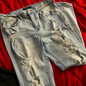 These are Aeropostale ripped jeans wore them a couple times just don’t fit